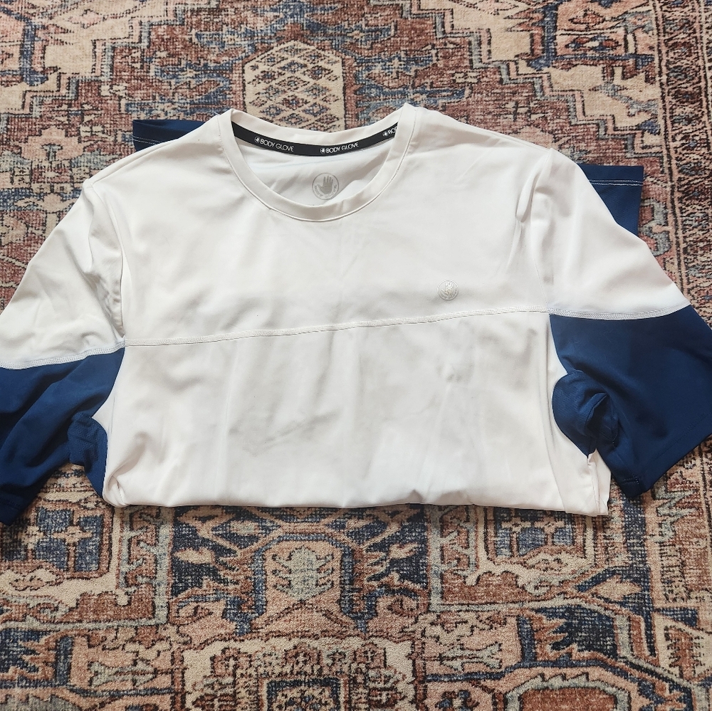 Body Glove shirt, size M